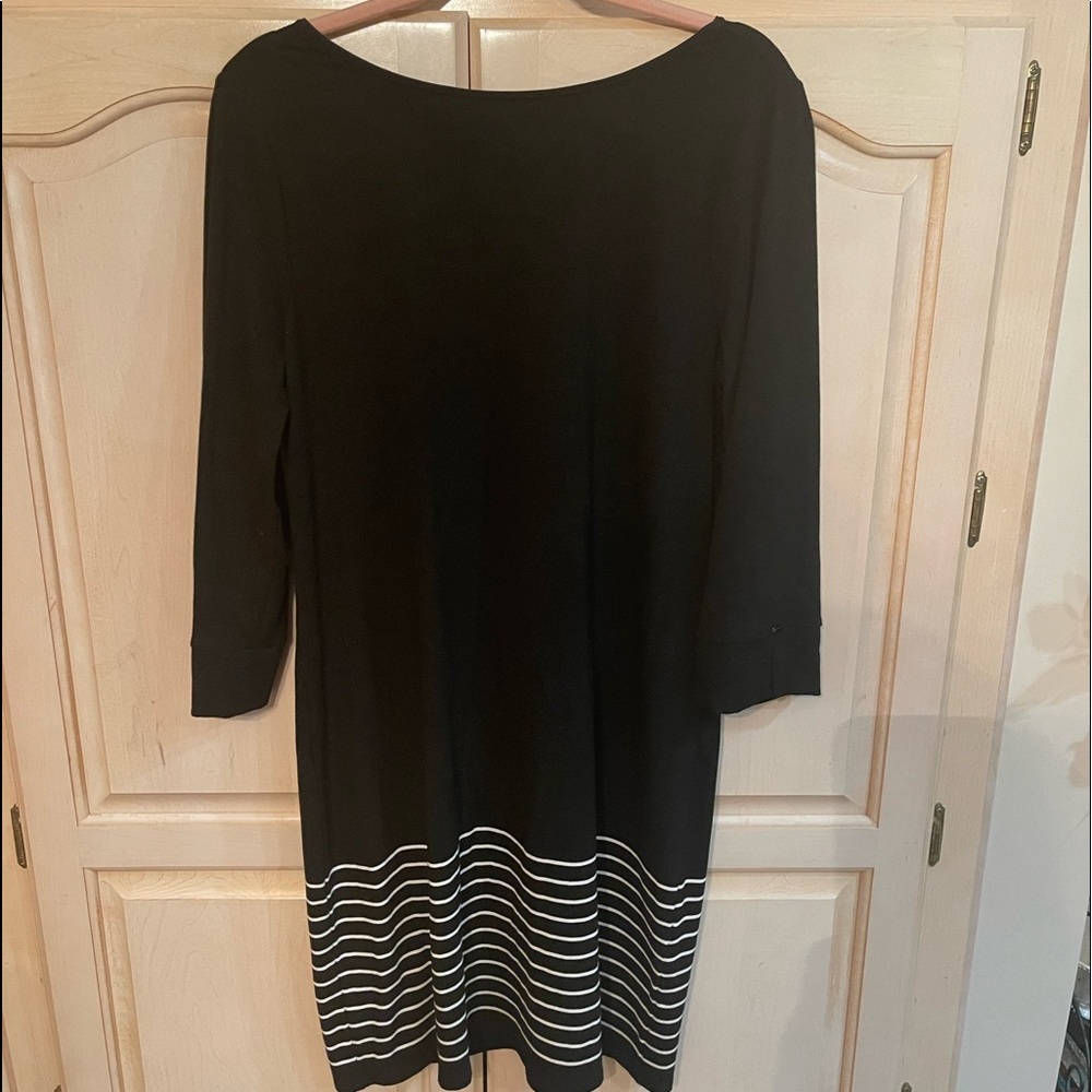 White House Black Market size L dress. Classy and sheik. A look that lasts!